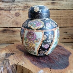 Bohemian floral vase‎ in black and cream color